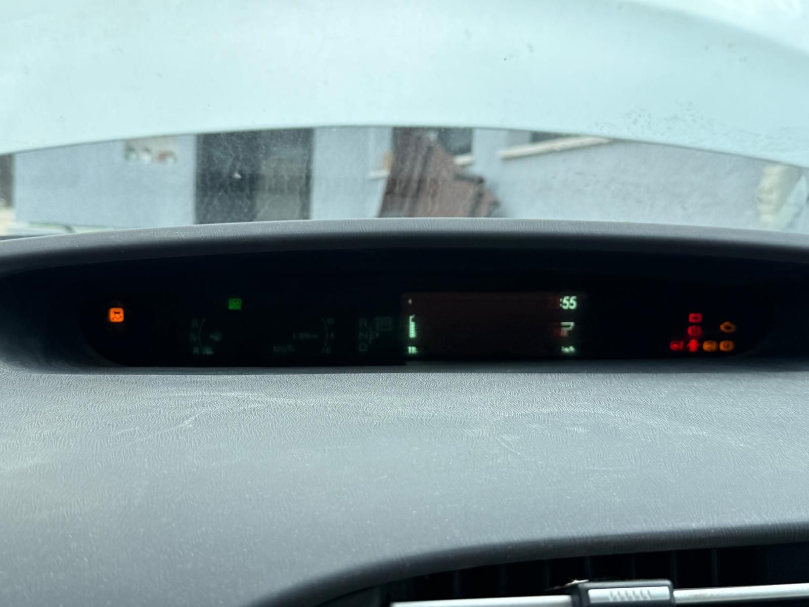 תמונה צג פריוס.jpeg