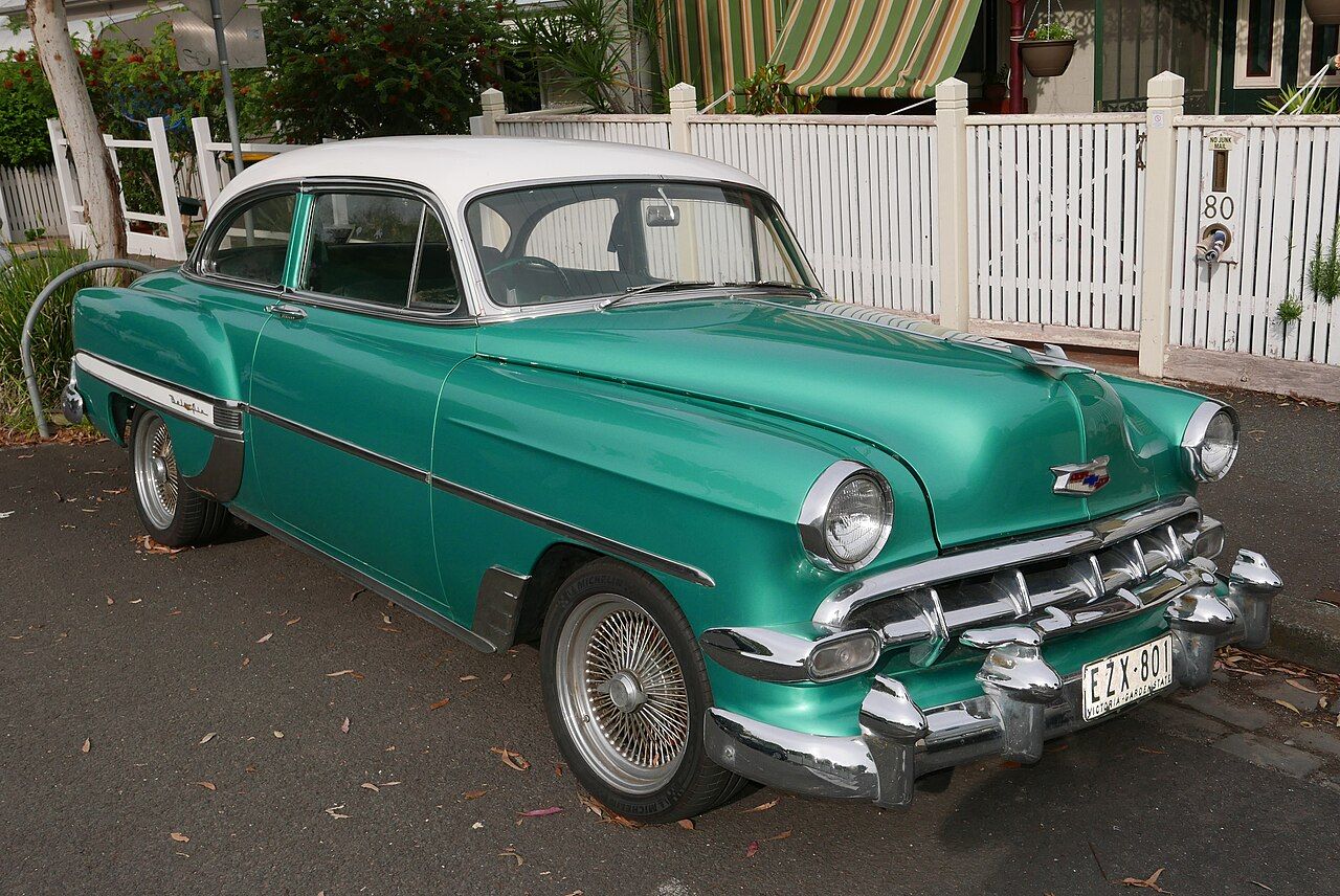 1954_Chevrolet_Bel_Air_coupe_(2015-11-11)_01.jpg