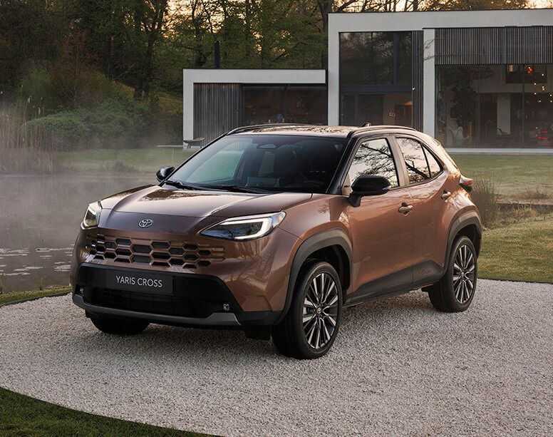rsz_1yaris_cross_high_grade_precious_bronze_static-19.jpg