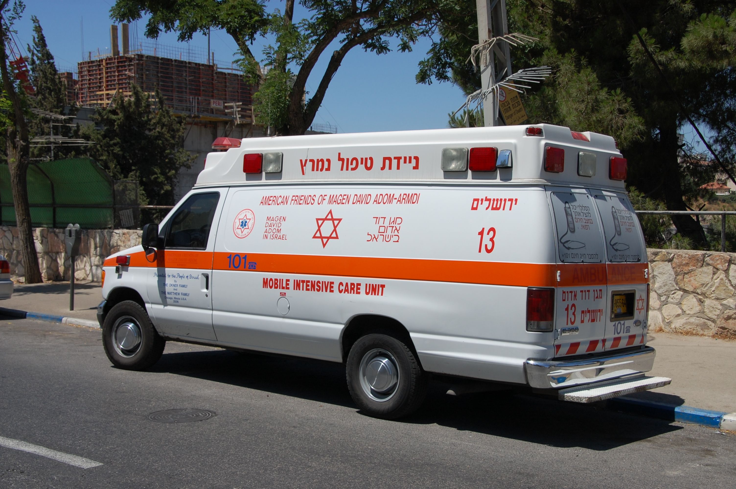 Ambulance_magen_david_red_jerusalem_efi_elian.jpg